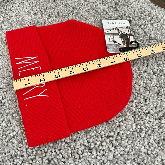 Rae Dunn MERRY Xmas Red Knit Beanie Hat Christmas Toque NWT - Picture 8 of 9